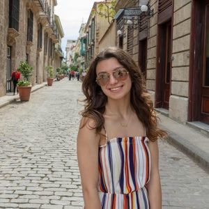 Meet your Posher, Daniela